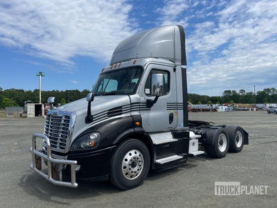 2016 Freightliner Cascadia 113 6x4 T/A Day Cab Truck Tractor