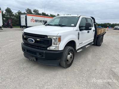 2020 Ford F-350 4x4 Crew Cab Flatbed Truck