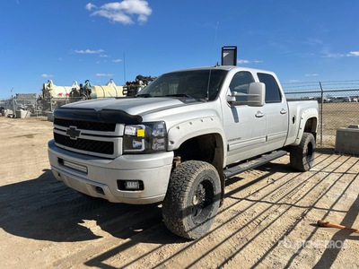 2011 Chevrolet Silverado 2500 HD 4x4 Crew Cab بيك اب
