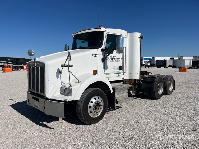 2007 Kenworth T800 6x4 T/A Day Cab Truck Tractor