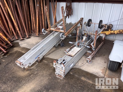 Quantity of (2) Genie SLC-24 Monte-charge pour matériaux