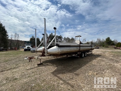 Pontoon 30 ft Barcaza w/ trailer has no ownership they can take the trailer or leave it Trailer