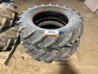 Quantity of (2) Penner 13.6 / 12 - 26 Pneus