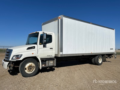 2015 Hino 4x2 Van Truck