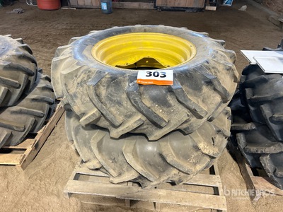 Quantity of (2) Astro 13.6/12-26 Fits Model M 420,440 Pneus