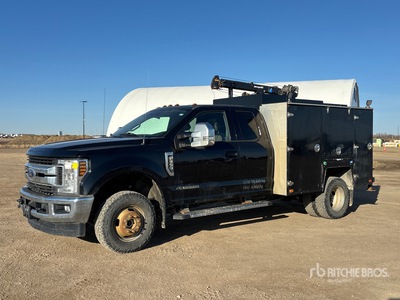 2018 Ford F-350 XLT 4x4 Extended Cab Service Truck