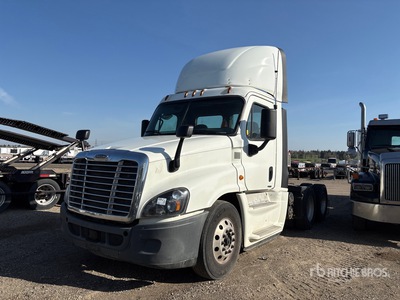 2015 Freightliner Cascadia 125 6x4 T/A Day Cab Truck Tractor