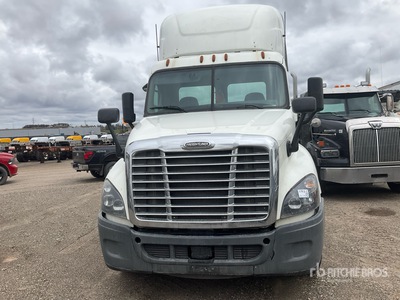 2015 Freightliner Cascadia 125 T/A Day Cab Truck Tractor