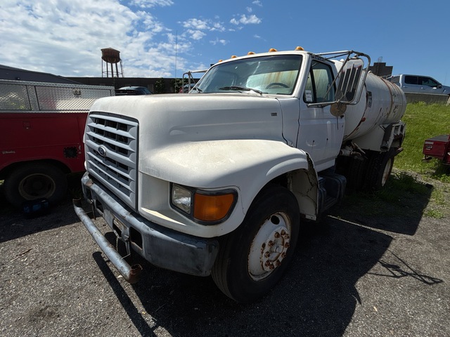 1998 Ford F-800 4x2 Water Truck 1998 Ford F-800 4x2 Water Truck