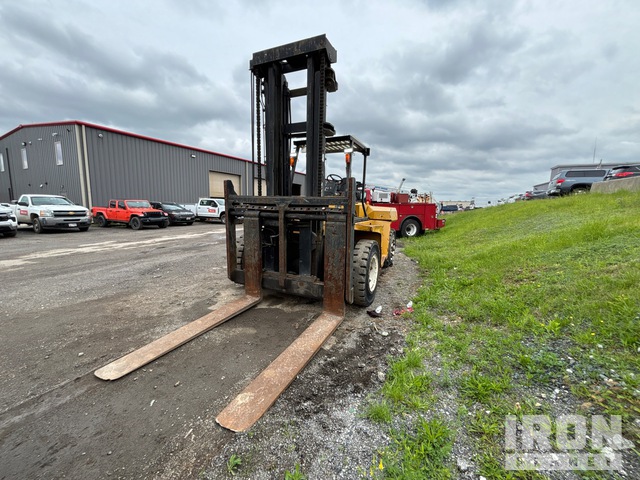 1995 Cat DP135 30000 lb Pneumatic Tire Forklift