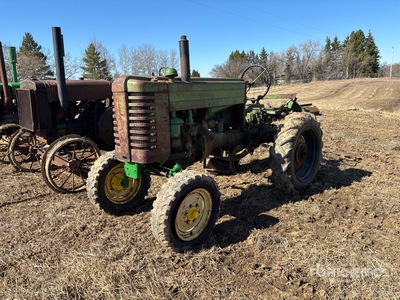 John Deeer M Tractor histórico (Inoperable)