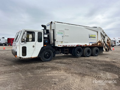 2006 Crane Carrier Low Entry 8x4 Rear Loader Waste Collection Truck