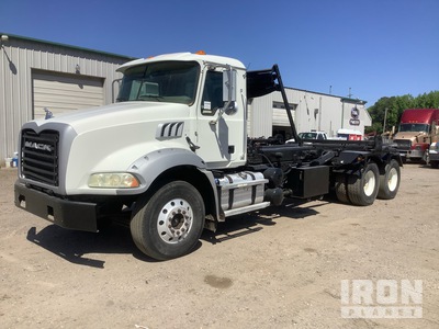 2015 Mack GU533 6x4 Roll-Off Truck