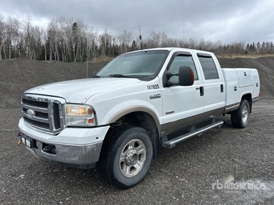 2005 Ford F-350 Lariat 4x4 Crew Cab Utility Truck