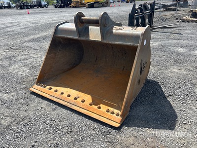 72 in Cleanup Excavator Bucket - Fits John Deere 350G