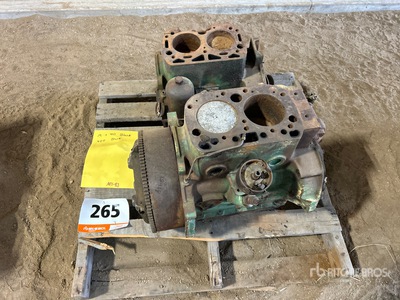 Quantity of (2) M, 40 Engine Block, 420 Engine Block Pièces divers
