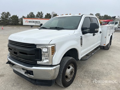 2019 Ford F-350 XL 4x4 Crew Cab Utility Truck