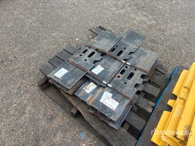Quantity of (6) 30 in Triple Grouser Excavator Track Shoes