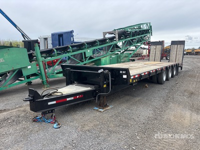 2020 GINCOR 30 ft Tri/A Equipment Trailer