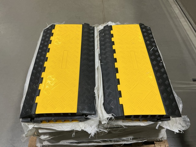 (20) Guardian DH-CP-2M Industrial Rubber Cable Protector Ramps