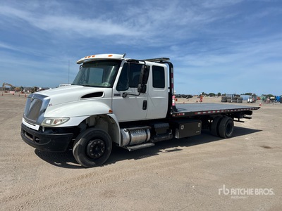 2009 International 4400 Rollback Truck