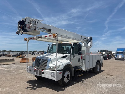 Altec on 2008 International 4300 4x2 Digger Derrick Truck