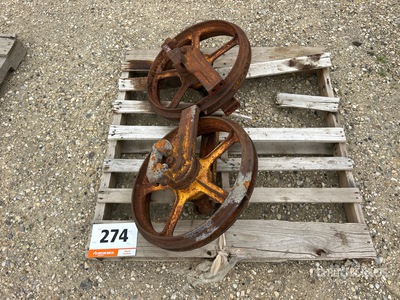 Quantity of (2) Flywheels Pièces diverses - Fits John Deere 1010 or 440
