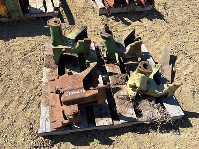 Quantity of (4) Crawler Brackets - Fits John Deere 430U
