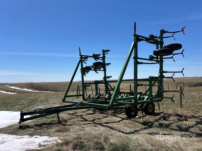 John Deere 1600 35 ft Cultivator