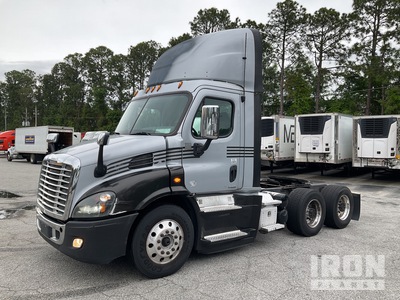 2017 Freightliner Cascadia 113 6x4 T/A Day Cab Truck Tractor