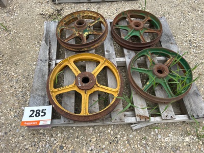 Quantity of (4) Crawler Wheels Pièces diverses