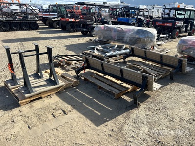 Quantity of Park Benches, Tables and Racks Varios, Hardware y accesorios