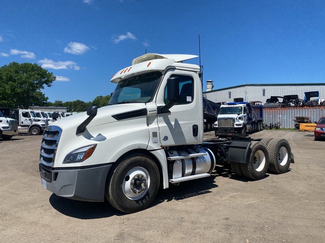 2019 Freightliner Cascadia 126 6x4 T/A Day Cab Truck Tractor