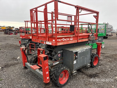 2016 Skyjack SJ6832RT 4x4 Dual Fuel Scissor Lift