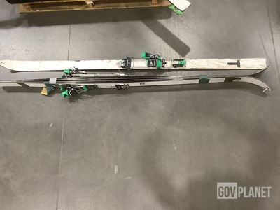 (5) Pairs of Skis