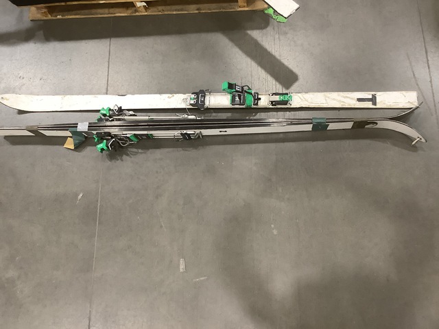 (5) Pairs of Skis