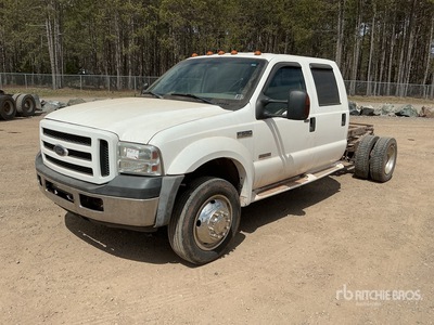 Ford F-550 4x4 Crew Cab Autocarro cabina e telaio (Inoperable)