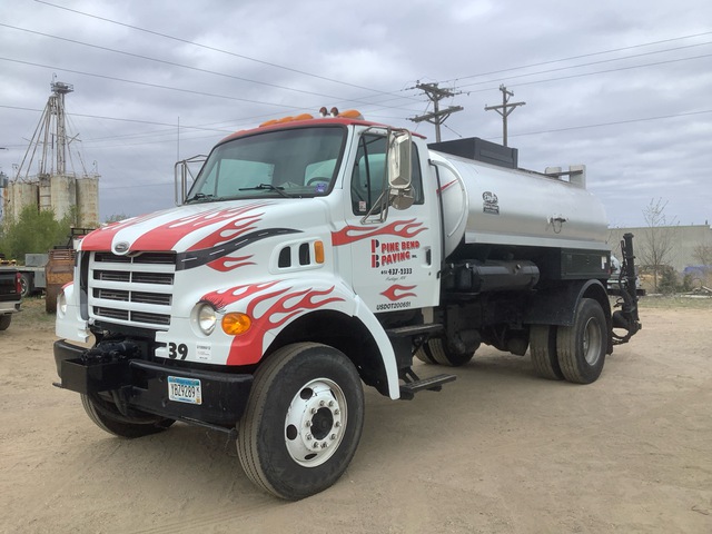 1999 Etnyre Cent 2000 gal on 1999 Sterling 4x2 Asphalt Distributor Truck