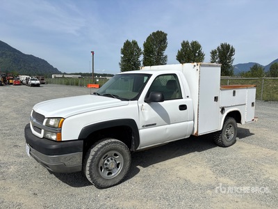 2004 Chevrolet Silverado 2500HD 4x4 Service Truck
