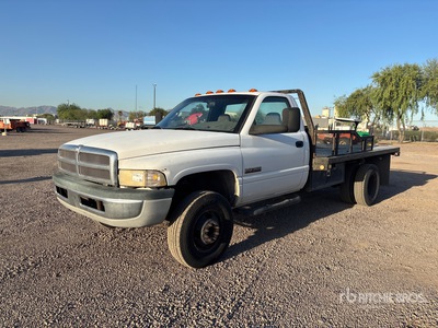 2001 Dodge Ram 3500 4x2 Camion à Plateau
