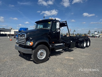 Mack 6x4 Roll-Off Truck