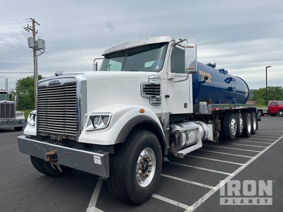 2019 Freightliner 122SD 120 bbl 10x4 Quad Axle Tanker Truck
