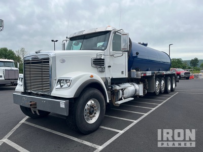 2019 Freightliner 122SD 120 bbl 10x4 Quad Axle Tanker Truck