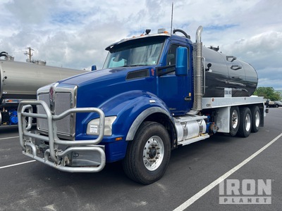2019 Kenworth T880 110 bbl 8x4 Tri-Axle Tanker Truck