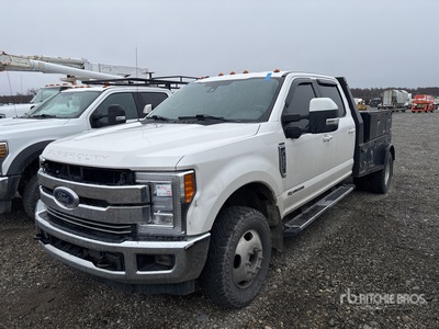 2018 Ford F-350 Lariat 4x4 Crew Cab شاحنة مسطحة