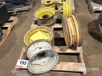 Variety of John Deere Steel Rims Pièces diverses