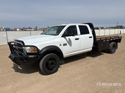 2011 Ram 5500 4x4 Crew Cab Camion à Plateau