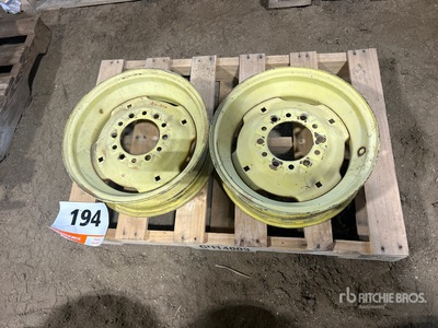 (2) 15.5 in Steel John Deere Rims Pièces diverses