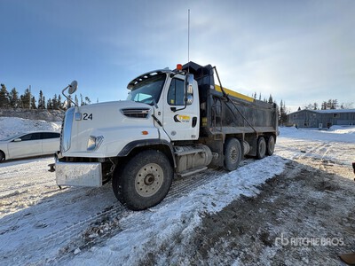2021 Freightliner 114SD شاحنة قلابة /ثلاثة محاور
