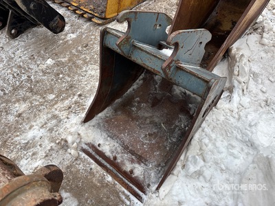 CWS 27 in Q/C Cleanup Excavator Bucket - Fits Komatsu WB140